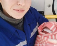 В Вышневолоцком городском округе бригада скорой приняла необычные роды у многодетной матери