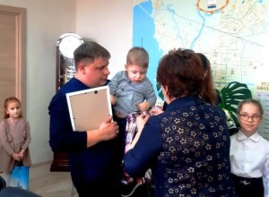 Молодым семьям Вышневолоцкого городского округа вручили свидетельства о праве на получение социальной выплаты на приобретение жилого помещения