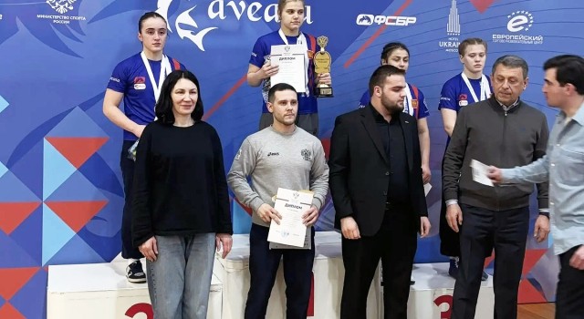 Девушка-борец из Вышнего Волочка завоевала золото первенства России