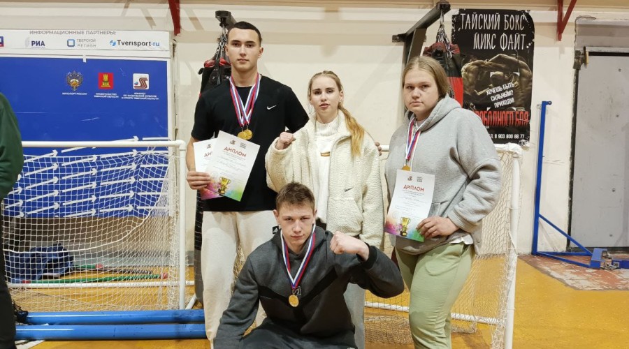 Спортсмены команды Red Май из вышнего Волочка привезли награды с чемпионата и первенства Тверской области по армрестлингу