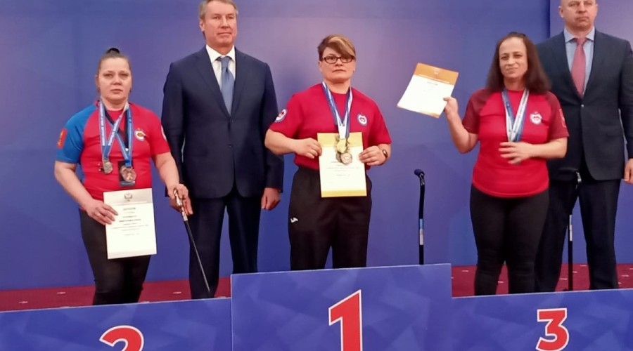 Спортсменка из Вышнего Волочка завоевала три медали на чемпионате России по армрестлингу