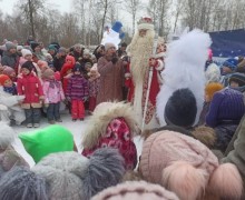 Дедушка Мороз из Великого Устюга зажёг огни на ёлочке в парке Текстильщиков на Вышневолоцкой