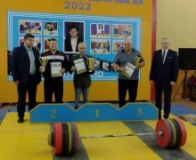 Вышневолоцкие спортсмены заняли призовые места на турнире по тяжёлой атлетике в Новгородской области