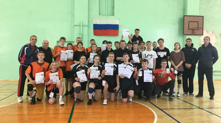 В День отца в Вышневолоцком городском округе состоялся турнир по волейболу