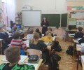 Сотрудники Вышневолоцкой госавтоинспекции проводят со школьниками профилактические беседы