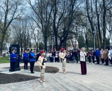 В Вышнем Волочке возложили цветы к памятнику ликвидаторам чернобыльской аварии