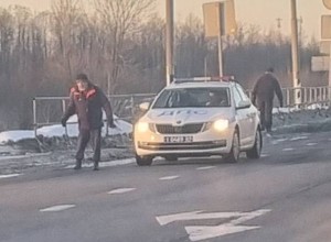 В полиции рассказали историю спасения дедушки на трассе в Вышнем Волочке