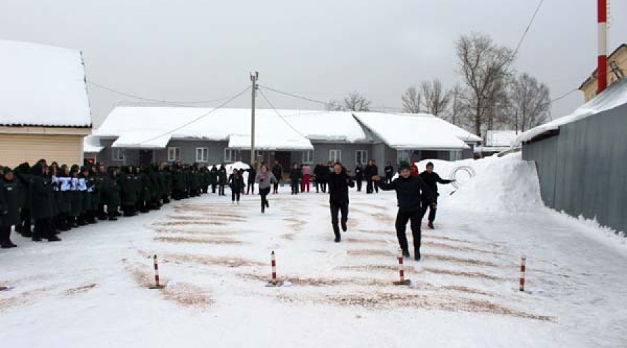 В ИК-5 Вышнего Волочка прошли соревнования, посвящённые зимним видам спорта