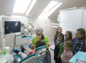 Малыши из студии «Наши дети» посетили праздник в клиническом госпитале «КОМИР» в Вышнем Волочке. Видео