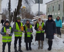 В честь юбилейного Дня рождения движения ЮИД в Вышнем Волочке провели акцию Безопасный переход