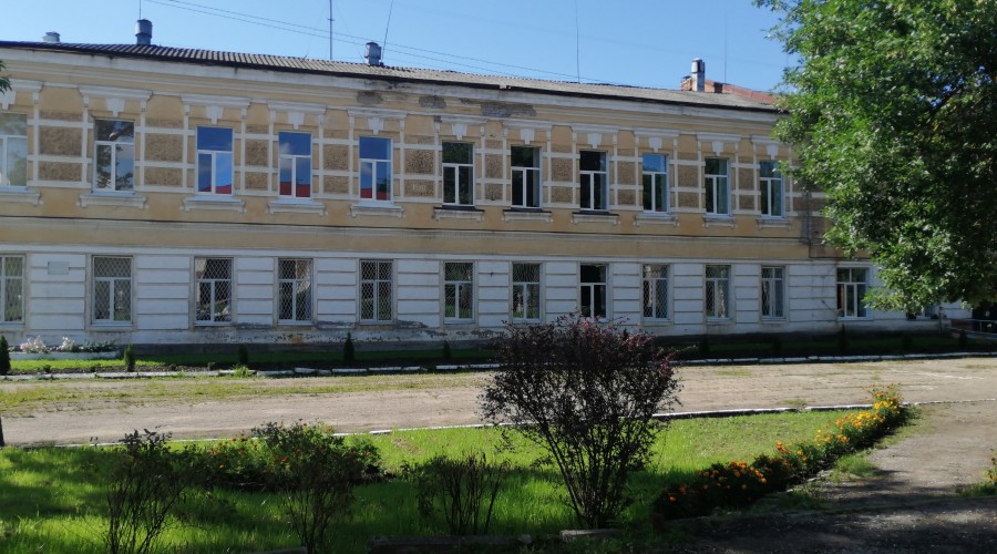 В Вышнем Волочке отремонтируют крышу в гимназии №2 и заменят оконные блоки в саду №23