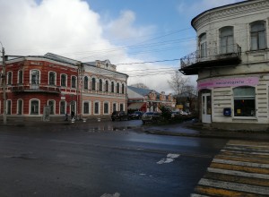 В Вышнем Волочке возможно будет односторонняя парковка на Казанском проспекте