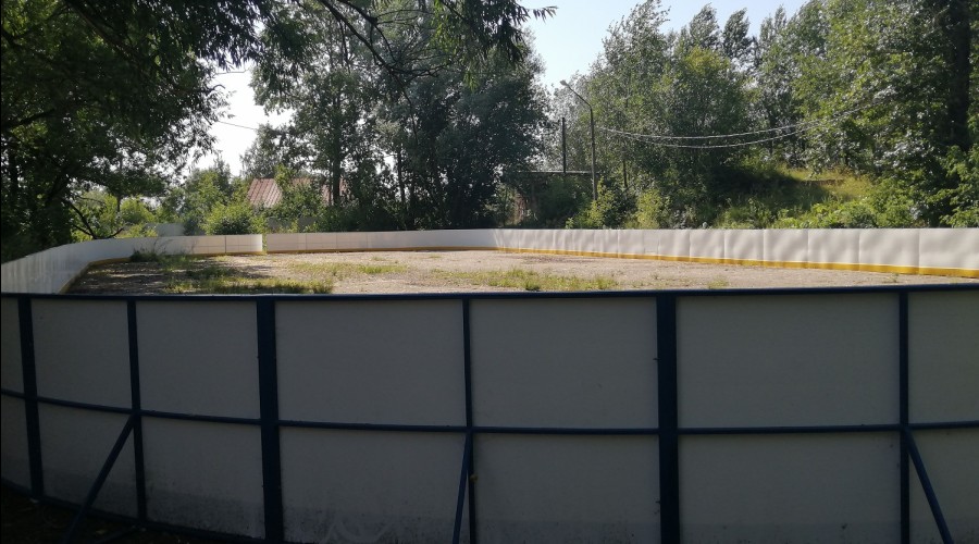 В районе Вышневолоцкая завершено благоустройство хоккейного корта по программе ППМИ. Видео