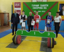 Вышневолоцкие спортсмены заняли призовые места на открытом турнире по тяжелой атлетике в Новгородской области