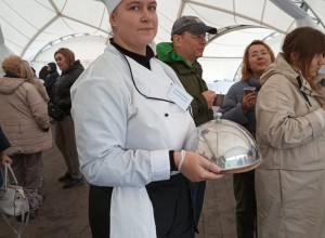 Студентка ГБПОУ «Вышневолоцкий колледж» не только занимает призовые места в конкурсах профессионального мастерства, но и создаёт красивые торты