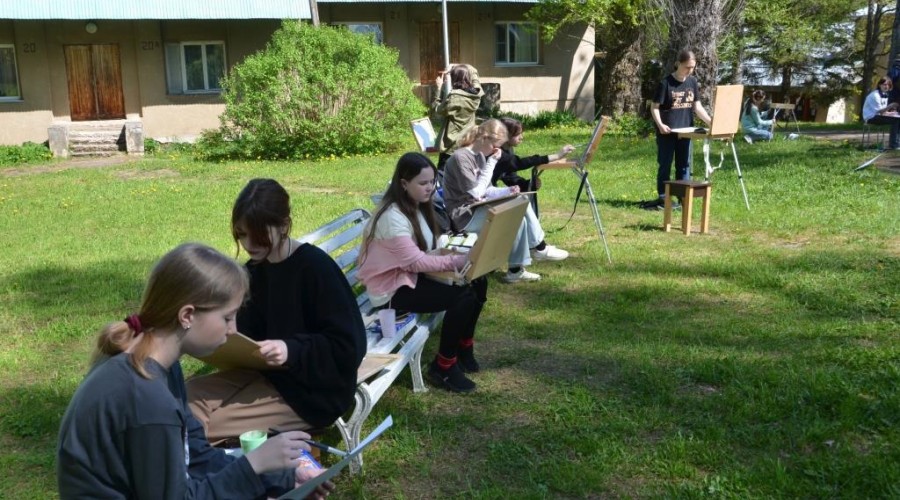 Юные художники из Ориона побывали на Академической даче в Вышневолоцком городском округе