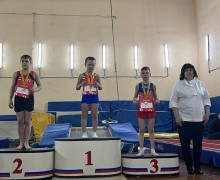 Юные вышневолоцкие спортсмены завоевали призовые места на областном турнире по прыжкам на акробатической дорожке