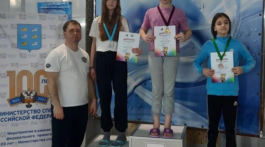 Вышневолоцкая спортсменка завоевала награду на областных соревнованиях по плаванию День спиниста