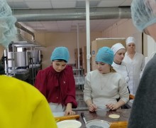 Обучающиеся вышневолоцкой МБОУ СОШ№12 попробовали себя в профессии повар-кондитер