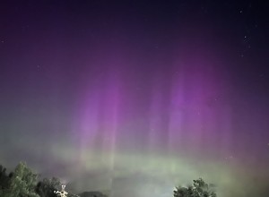 Жители Вышневолоцкого городского округа запечатлели северное сияние со световыми столбами