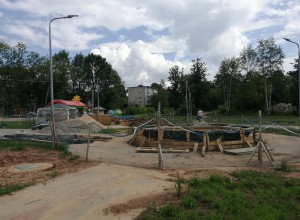 В парке Текстильщиков в районе Вышневолоцкой залили опалубку будущего фонтана