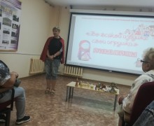 Слушатели «Университета третьего возраста» и члены клуба молодых инвалидов «Перекресток»  посетили Народную картинную галерею в посёлке Солнечный