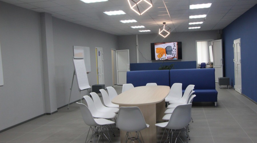 В День знаний в Вышневолоцком городском округе открыли IT-куб