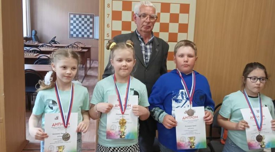 Юные вышневолочане заняли призовые места на первенстве области по русским шашкам