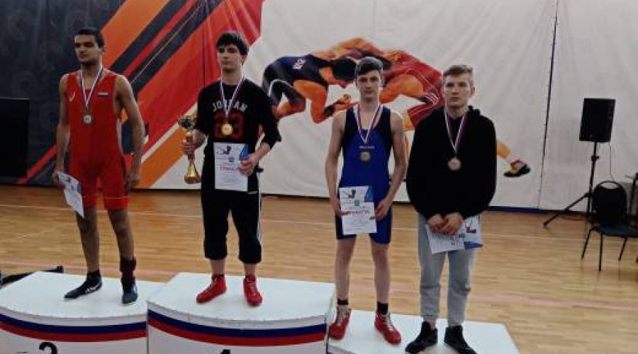 Вышневолоцкие спртсмены завоевали медали на открытом турнире по вольной борьбе