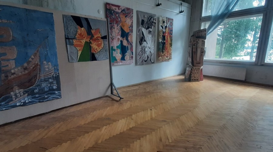 На Академичке в Вышневолоцком городском округе состоялась выставка работ Всероссийского симпозиума по батику