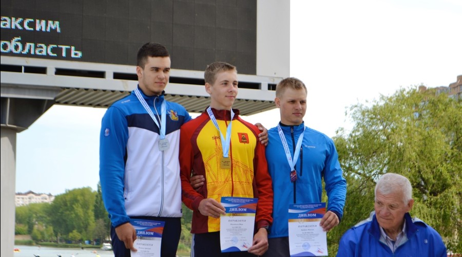 Вышневолоцкие юниоры заняли призовые места на всероссийских соревнованиях по гребле на байдарках и каноэ на дистанции 500 метров
