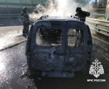 На трассе М-11 в Вышневолоцком округе сгорел автомобиль