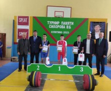 Вышневолоцкие спортсмены заняли призовые места на открытом турнире по тяжелой атлетике в Новгородской области