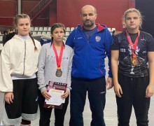 Девушки-борцы из Вышнего Волочка завоевали золото и серебро на всероссийском турнире