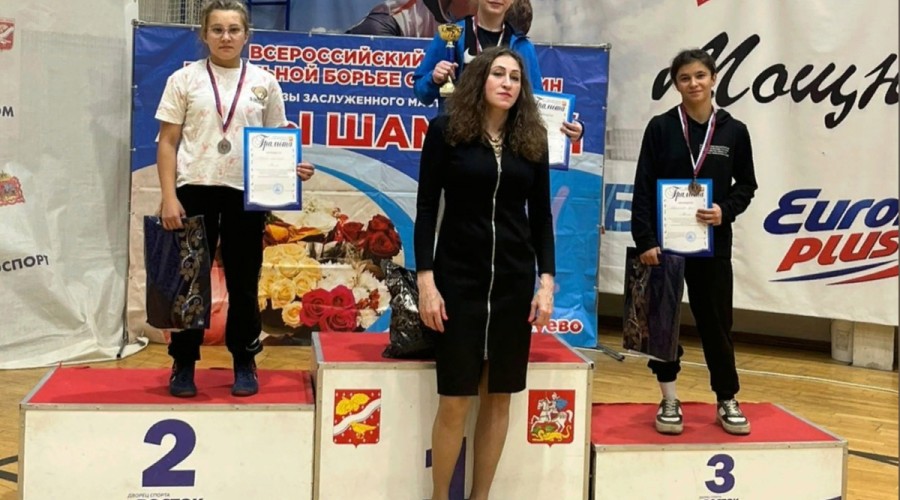 Вышневолоцкие спортсменки завоевали две бронзы на всероссийских соревнованиях по спортивной борьбе
