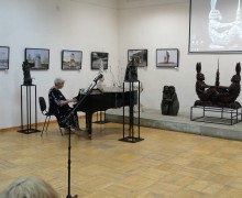 В Вышнем Волочке открылась выставка работ Юрия Злоти. Видео
