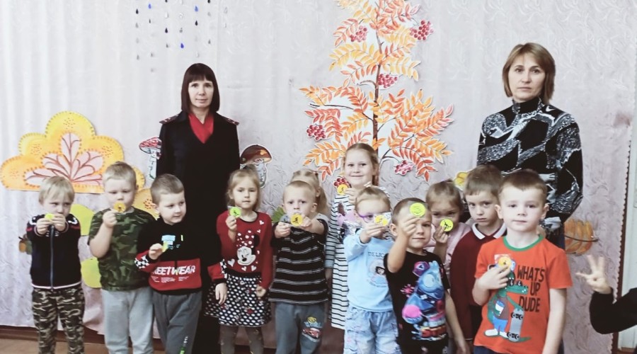 Сотрудник ОГИБДД МО МВД России Вышневолоцкий провел мероприятие с воспитанниками Терелесовского детского сада
