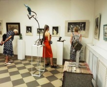 В Вышневолоцком краеведческом музее открылась выставка скульптуры малых форм «Личная мифология пространства»