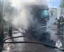 В Вышнем Волочке пожарные потушили фуру