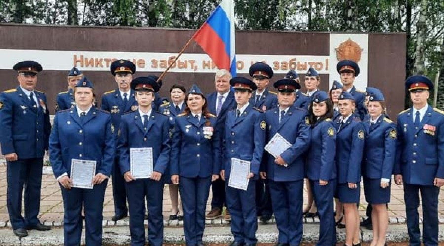 Молодые сотрудники ИК-5 Вышнего Волочка приняли присягу на Воинском захоронении