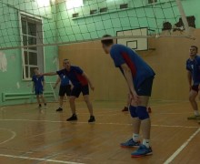 В спортивном зале Солнечный Вышневолоцкого городского округа прошла товарищеская встреча по волейболу