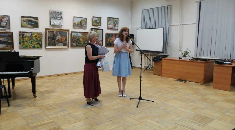 В Вышнем Волочке состоялось открытие выставки художника Марины Пугаевой. Видео