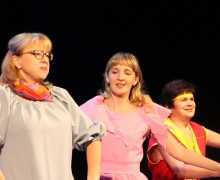 На сцене Вышневолоцкого областного драматического театра сыграли спектакль на жестовом языке
