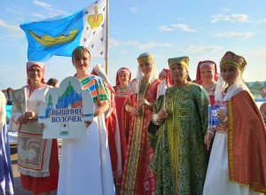 Делегация Вышнего Волочка приняла участие в театрализованном шествии на торжественном открытии XI Русских Ганзейских дней