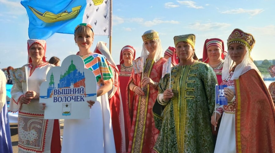 Делегация Вышнего Волочка приняла участие в театрализованном шествии на торжественном открытии XI Русских Ганзейских дней