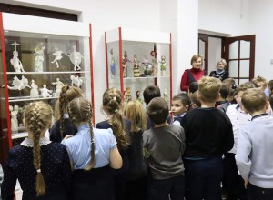 Вышневолоцком краеведческом музее им Г.Г.Монаховой открылась выставка  скульптуры малых форм «Фантазии…»