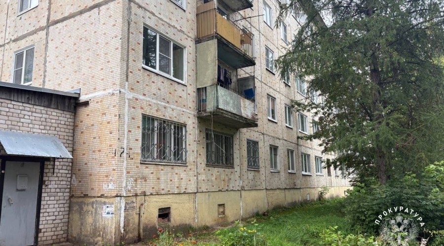 В Вышнем Волочке из окна дома выпал ребёнок