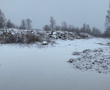 После сноса заброшенного дома культуры в Волочке остался строительный мусор