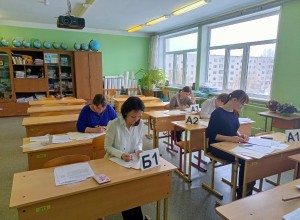 В Вышнем Волочке родители выпускников сдали ЕГЭ по русскому языку