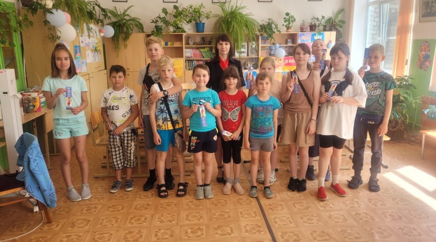 Сотрудники Вышневолоцкой Госавтоинспекции провели занятия в летних лагерях Вышневолоцкого городского округа